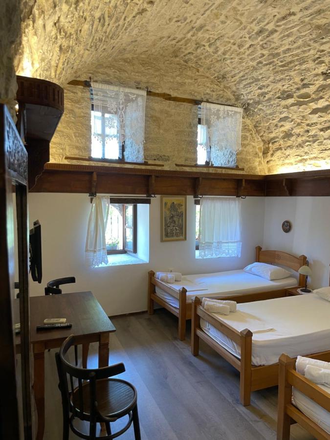 Konaku Guest House Gjirokastër Екстериор снимка