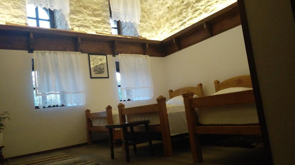 Konaku Guest House Gjirokastër Стая снимка