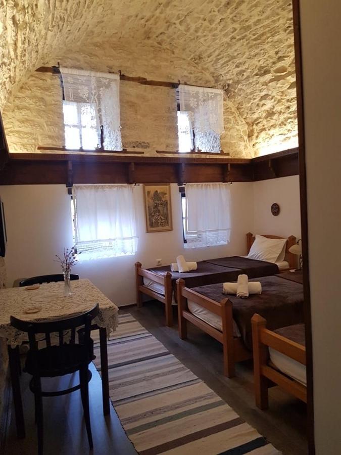 Konaku Guest House Gjirokastër Екстериор снимка