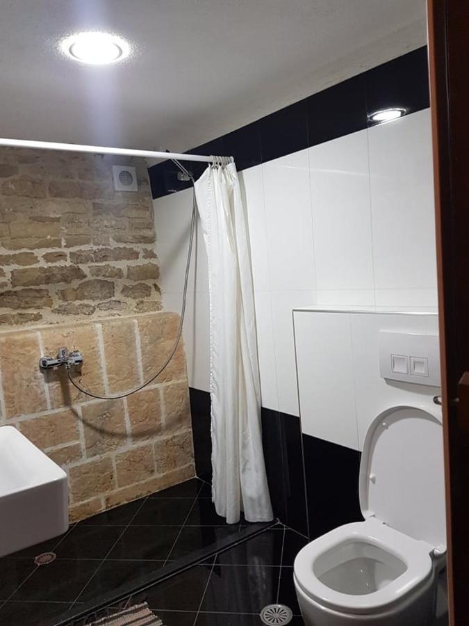 Konaku Guest House Gjirokastër Екстериор снимка